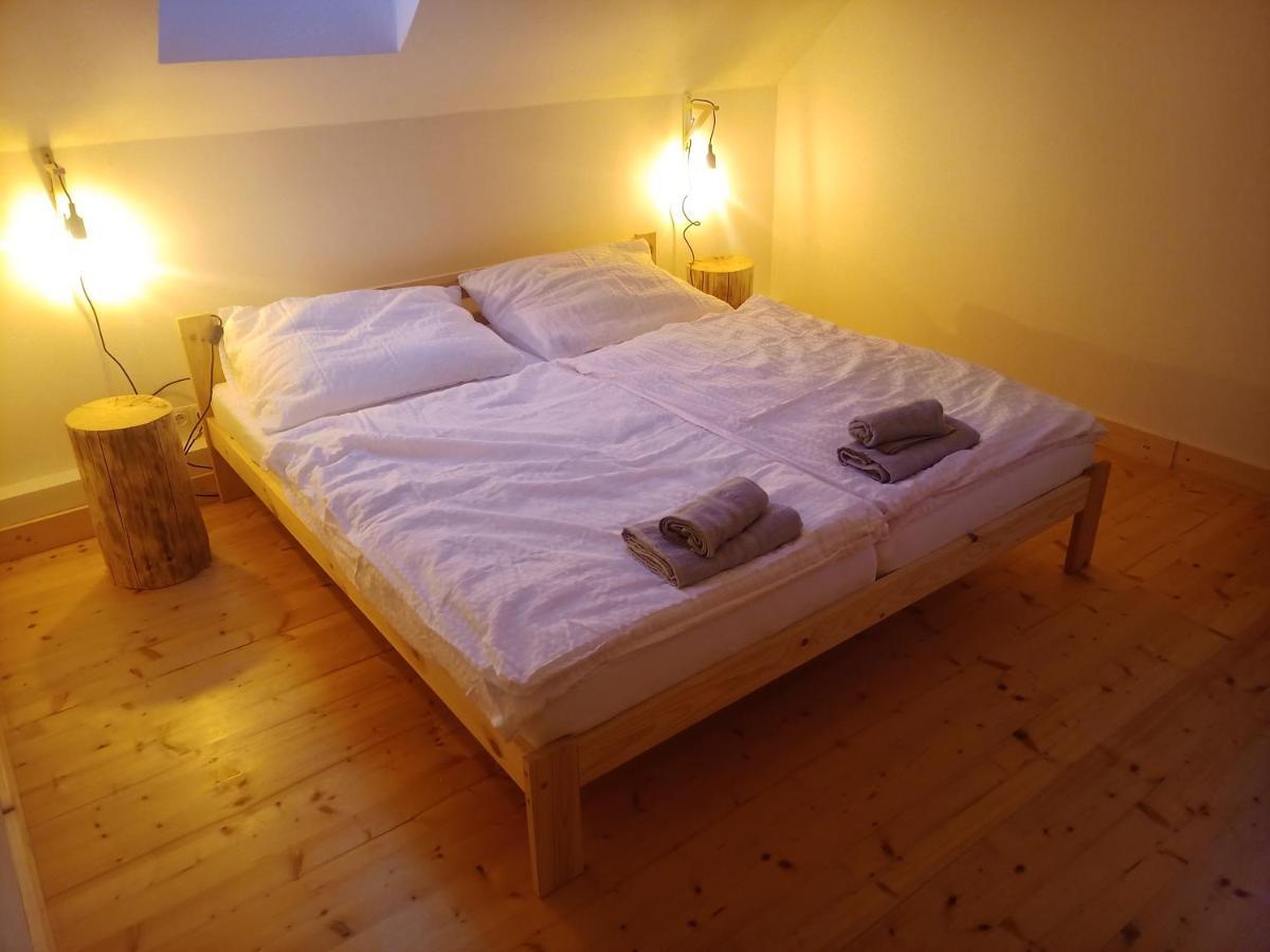 Wellness Srub U Holubu Villa Malsice Exterior foto